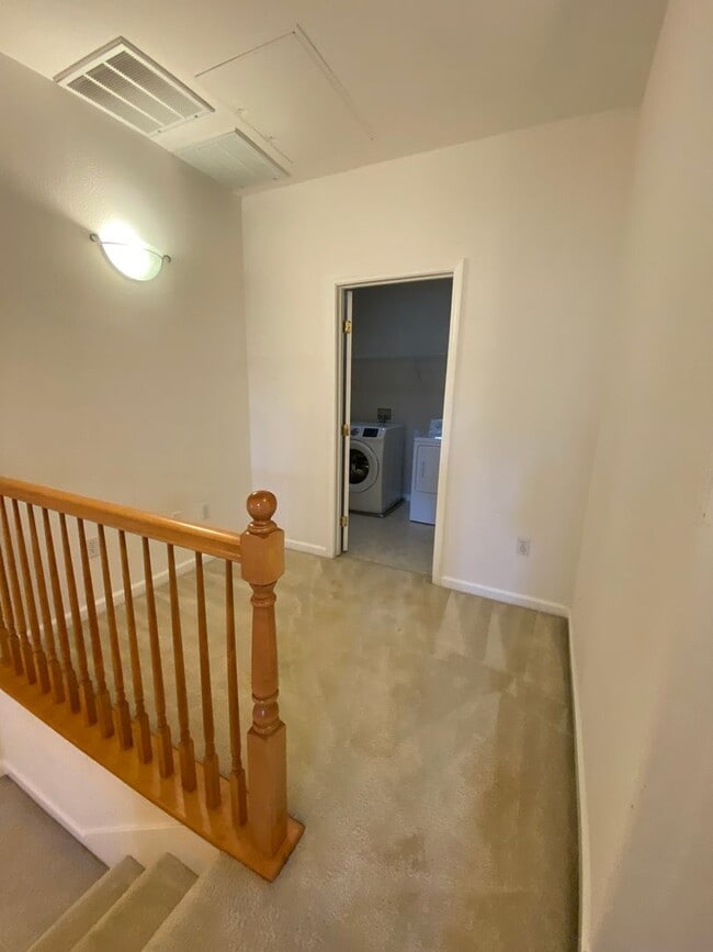 Building Photo - Dublin Tri Level Townhome 2 Br. 2.5 Ba. Tw...