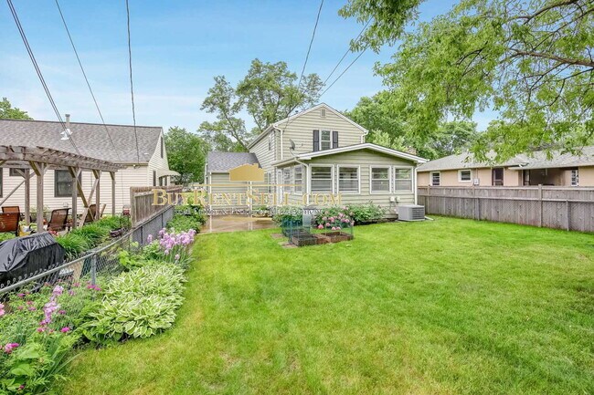 Building Photo - Charming 4-Bed Oasis with Gleaming Hardwood Floors – Your Dream Home Awaits in St. Louis Park!