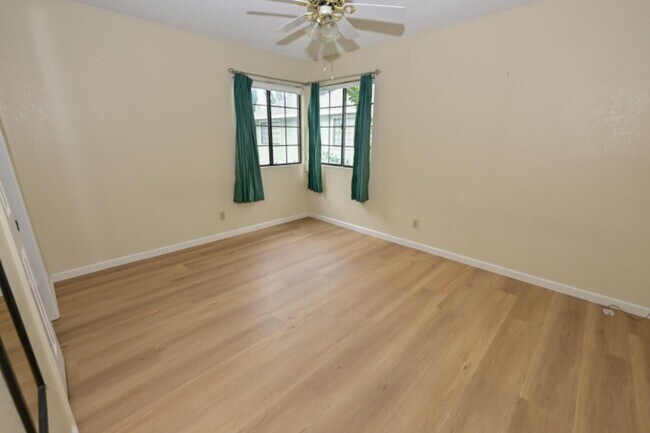 Building Photo - 4718 E Alamos Ave