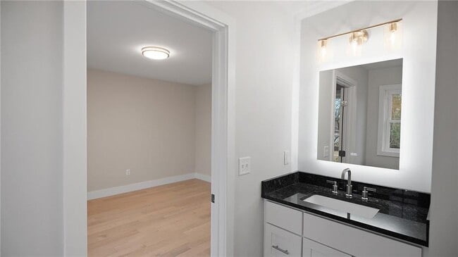 Building Photo - 133 Graystone St