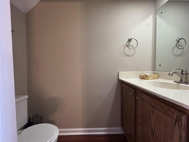 Building Photo - 2 Bed / 2.5 Bath Townhome in Willow Run