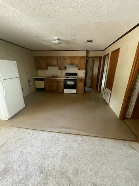 Building Photo - 3 Bedroom 1 bath apartment