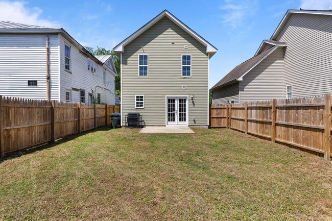 Building Photo - 515 Battery Ave