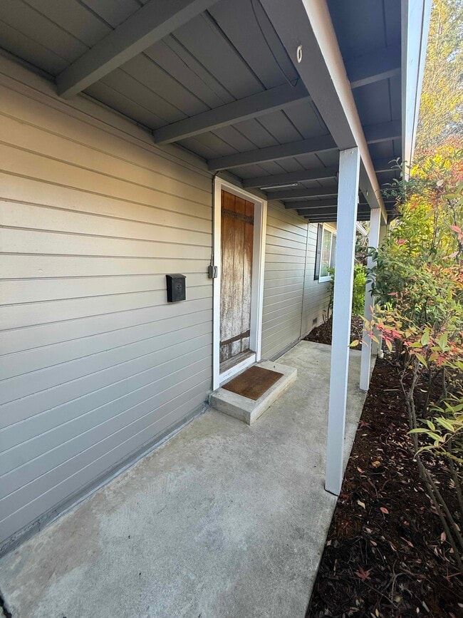 Building Photo - 291 La Questa Dr