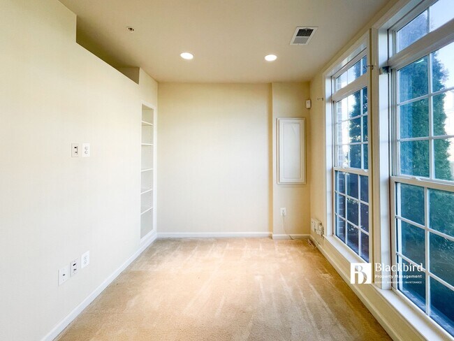 Building Photo - 3815 Hansberry Ct NE
