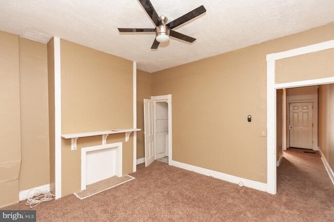 Building Photo - 3 Bedroom House
