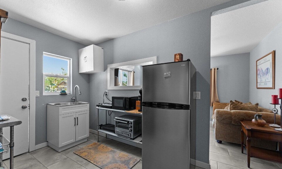 Building Photo - 496 W Mohave St