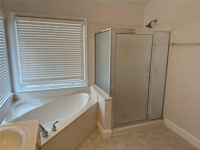Building Photo - 1296 Dunwoody Cove