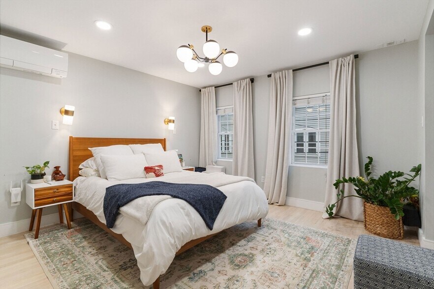 Building Photo - 62 Bolton St