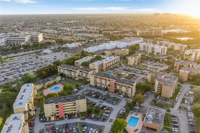 Building Photo - 9210 Fontainebleau Blvd