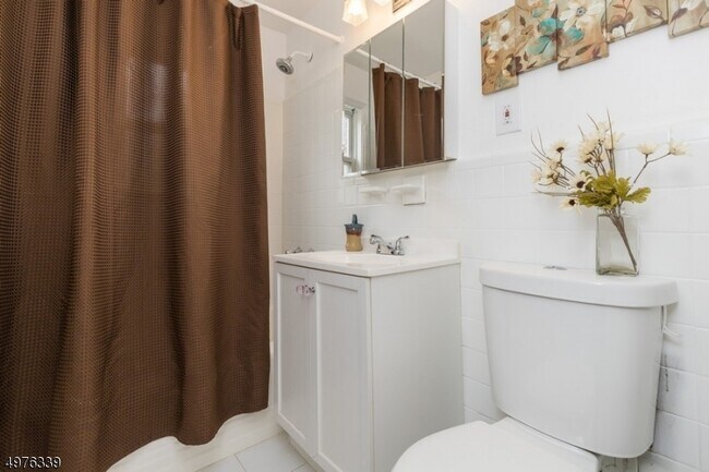 Building Photo - 138-140 Lincoln St