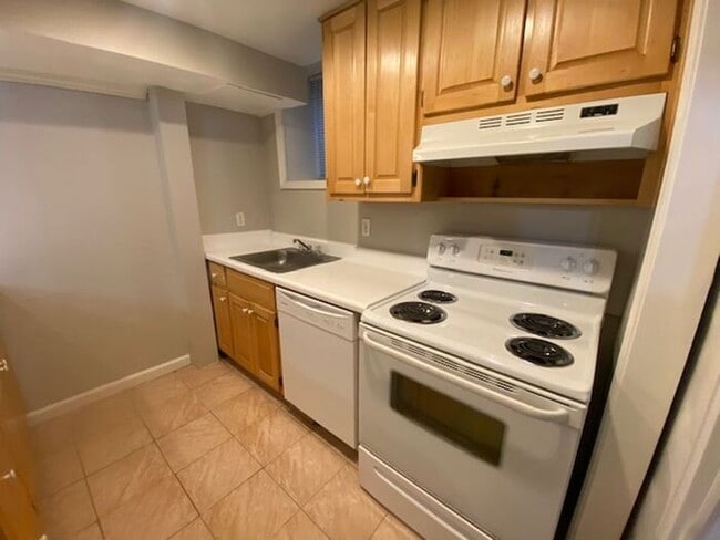 Building Photo - Charming 2-Bedroom Apartment in the Heart ...