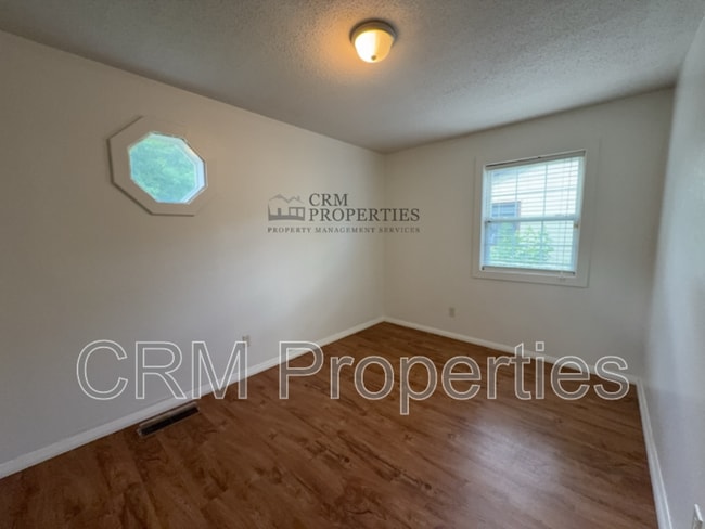 Building Photo - 5801 Peshewa Ct