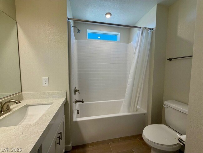 Building Photo - 227 Jaldena Ln