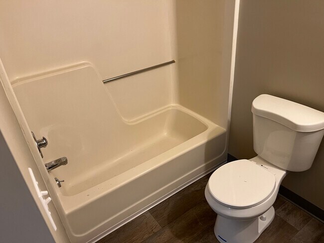 Building Photo - 35 Log St