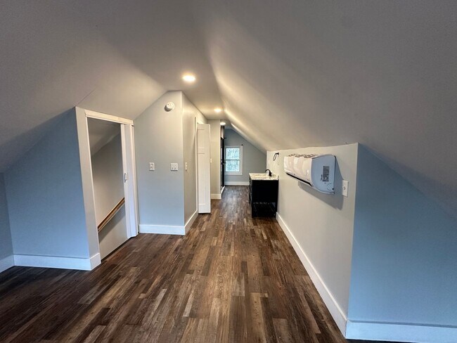 Building Photo - 216 Kinsey Ave