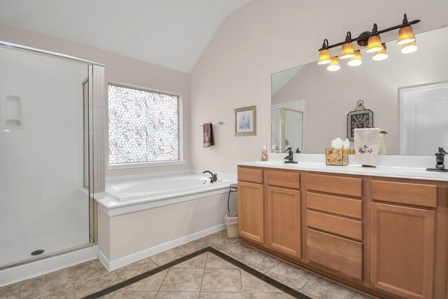 Building Photo - 3311 Raintree Village Dr