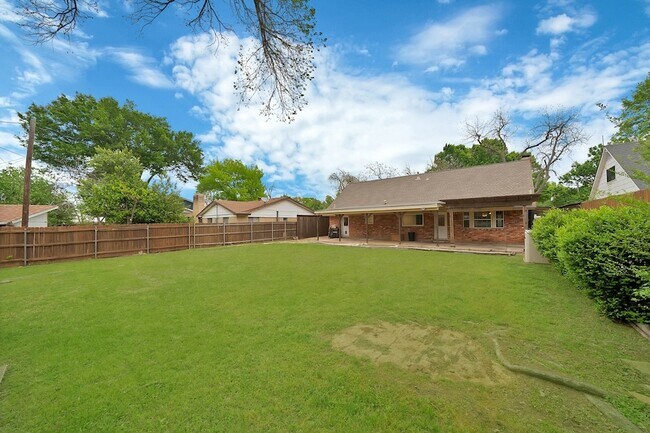 Building Photo - 526 Waggoner Dr