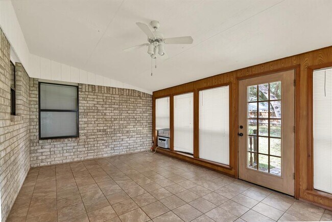 Building Photo - 850 Mission Hills Dr