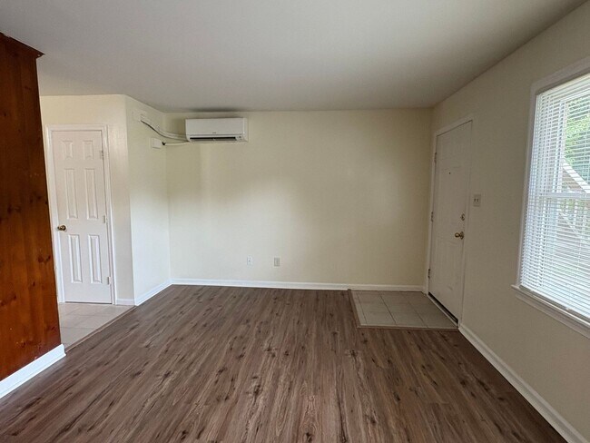 Building Photo - 2518 Cedarwood Dr