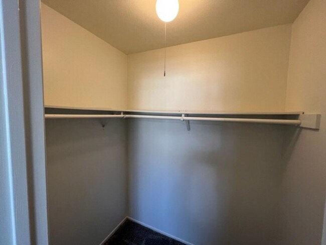 Building Photo - Beautiful 3 Bedroom + 1.5 Bath Townhouse in highly desirable Briarcliffe community!