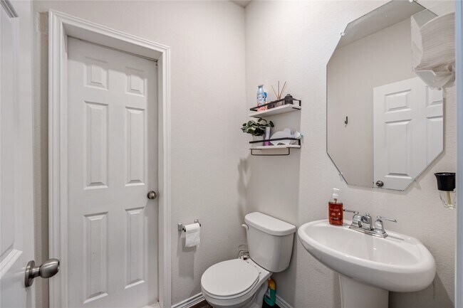 Building Photo - 25415 Rock Spur Trl