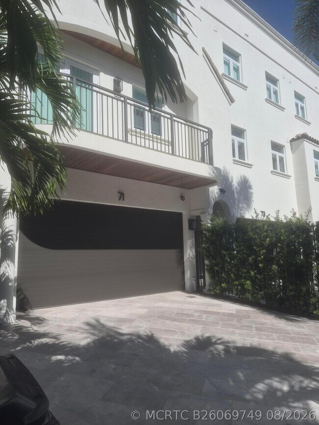 Building Photo - 71 Isle of Venice Dr
