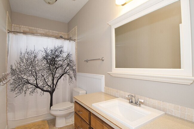 Building Photo - 125 Sagewood Dr