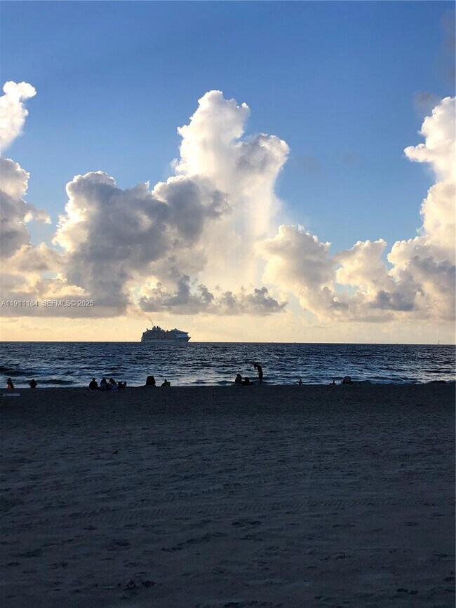 Building Photo - 5005 Collins Ave