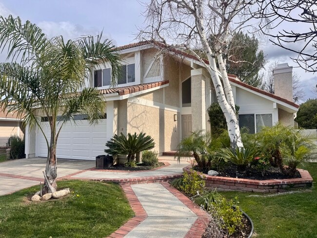 Building Photo - 23940 Vía Rosa Linda