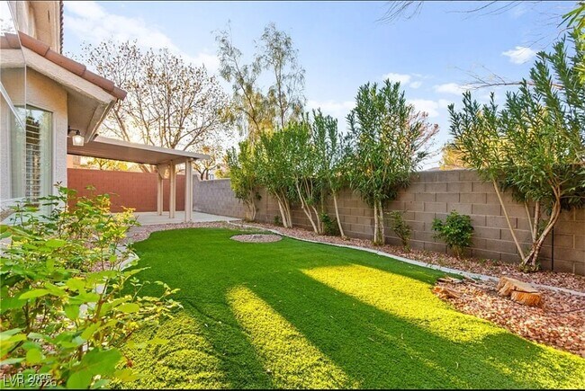 Building Photo - 8528 Sierra Cima Ln