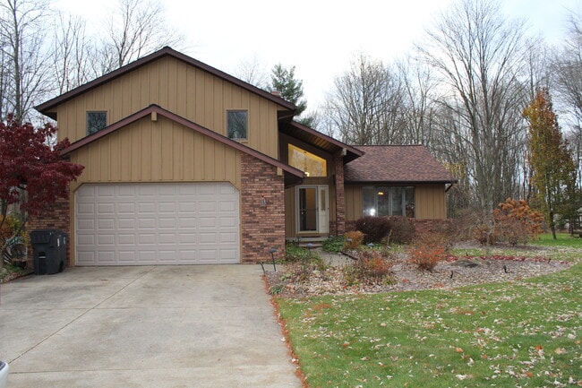 Building Photo - 6235 Sunnywood Dr