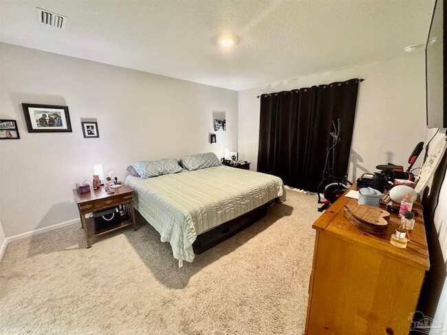 Building Photo - 5645 Guinevere Ln