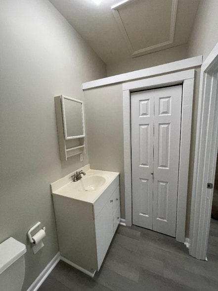 Building Photo - 100 Pundt St