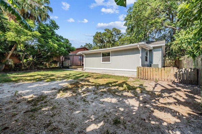 Building Photo - 9616 N Oklawaha Ave
