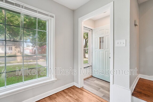 Building Photo - 3860 S Brust Ave