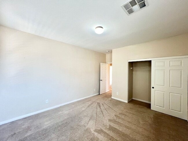 Building Photo - 18 Blue Valley Dr