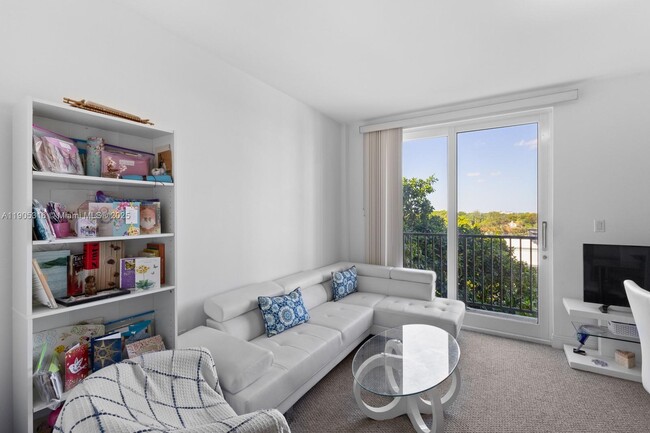 Building Photo - 2701 SW 3rd Ave