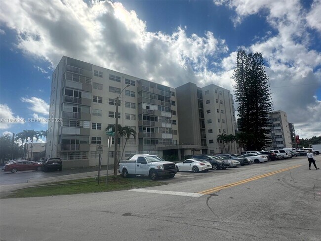 Building Photo - 16450 Miami Dr