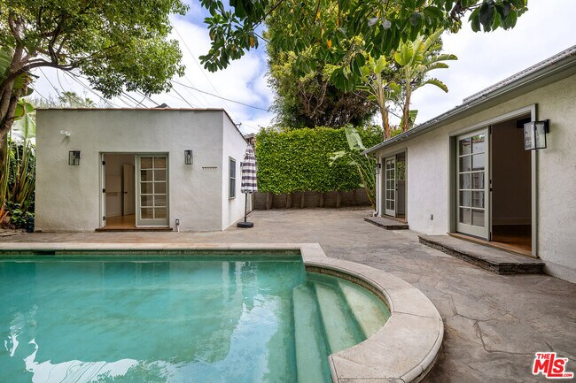 Building Photo - 521 Westbourne Dr