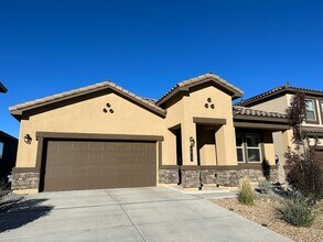 Building Photo - Beautiful Spacious Home!! Don't miss this ...