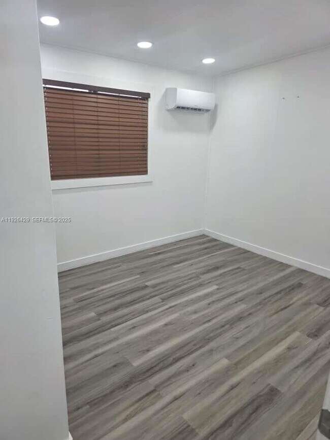 Building Photo - 23 Miami Gardens Rd