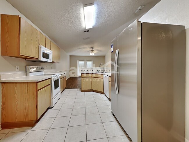 Building Photo - 3293 Carlotta Rd