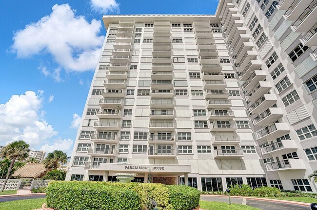 Building Photo - Beautiful 2 bedroom 1.5 bath Condo