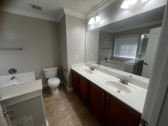 Building Photo - AVAILABLE NOW IN BRIGHTON WOODS!