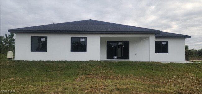 Building Photo - 915 Panda Dr
