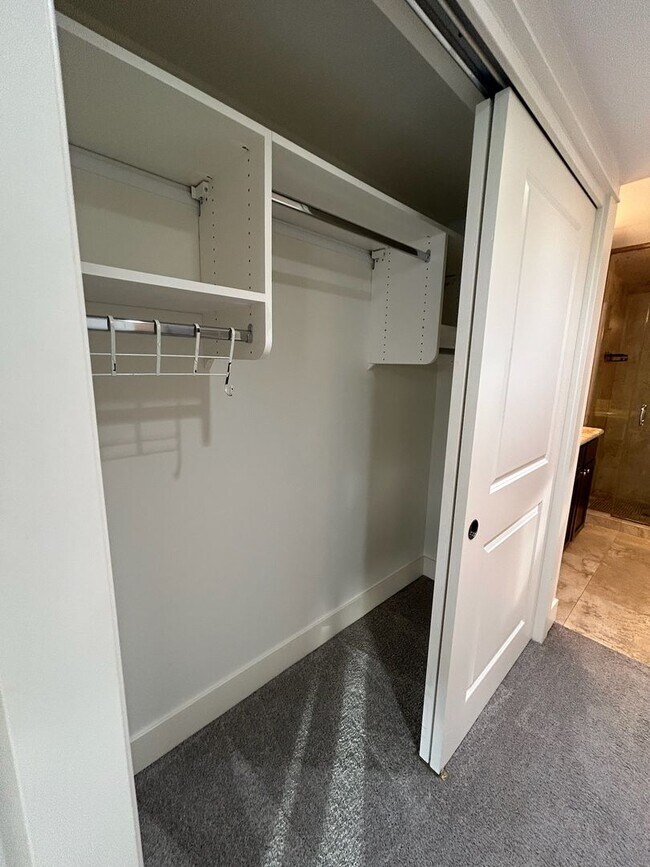 Building Photo - Queen Anne Townhouse