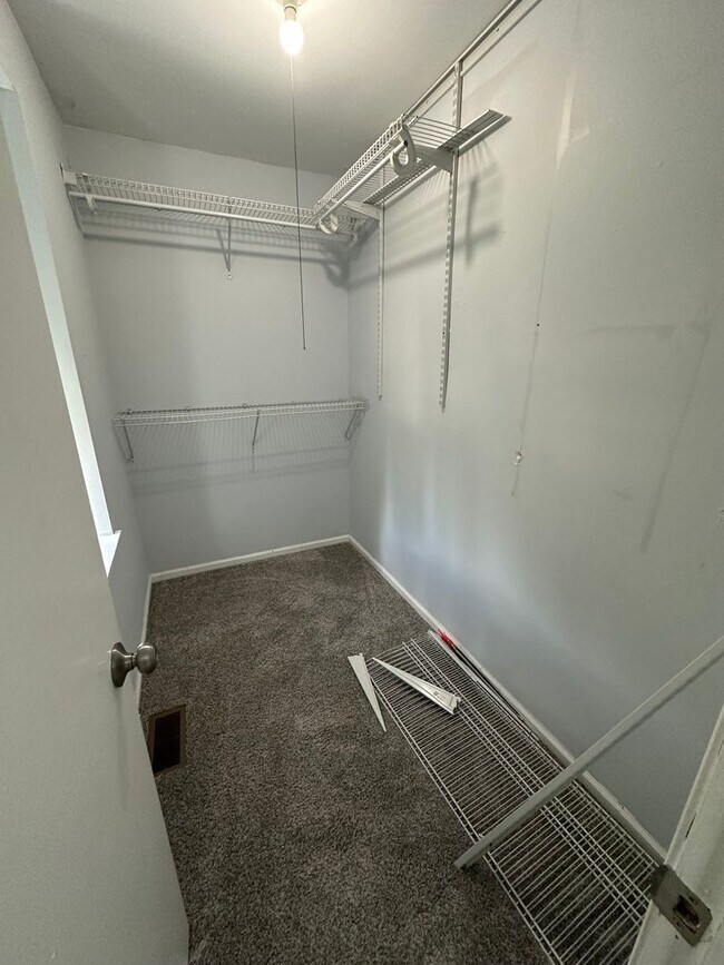 Building Photo - Nice 2 bedroom townhome with a view!