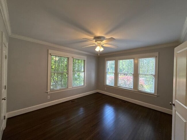 Building Photo - Wesley Heights