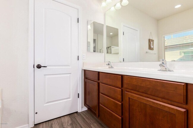 Building Photo - Gorgeous 3bed/2bath single level home in North Peoria!! Best Schools !!